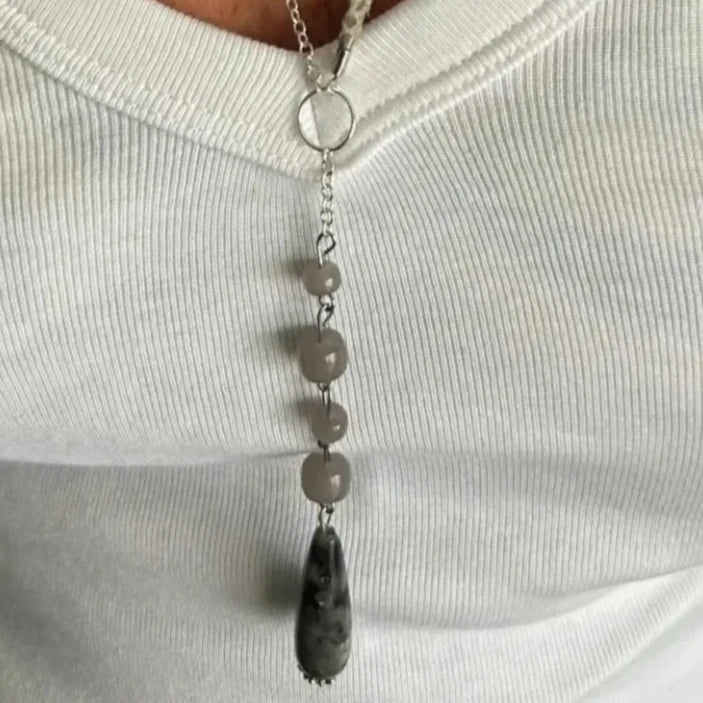 Sautoir Horizon Gris https://www.b-tao.be/