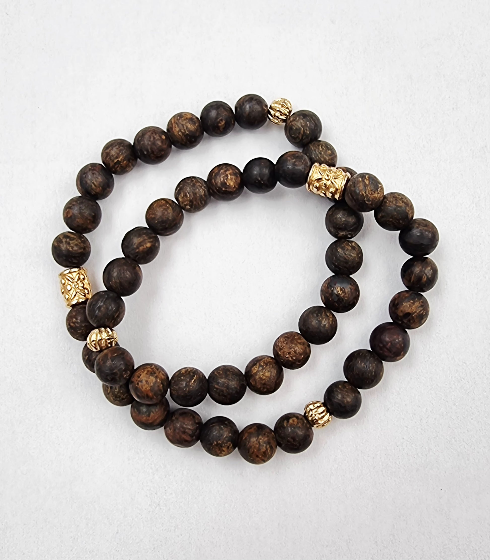 Bracelet Double Tour Perles Brun Gris Argent Ébène - Minimalisme Puissant https://www.b-tao.be/