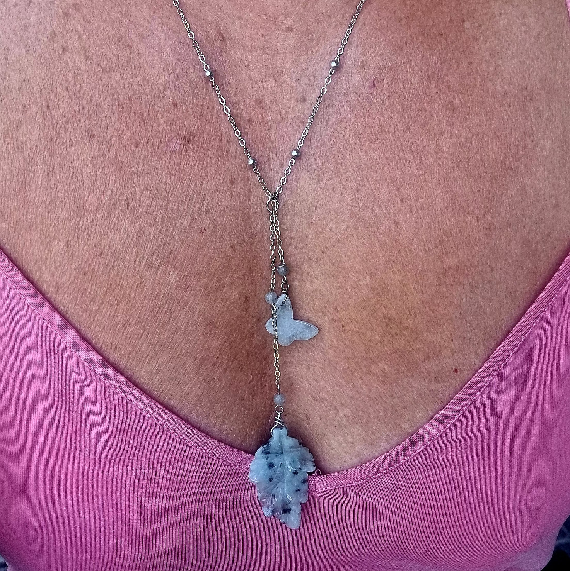 Collier "Feuille et mystère" https://www.b-tao.be/