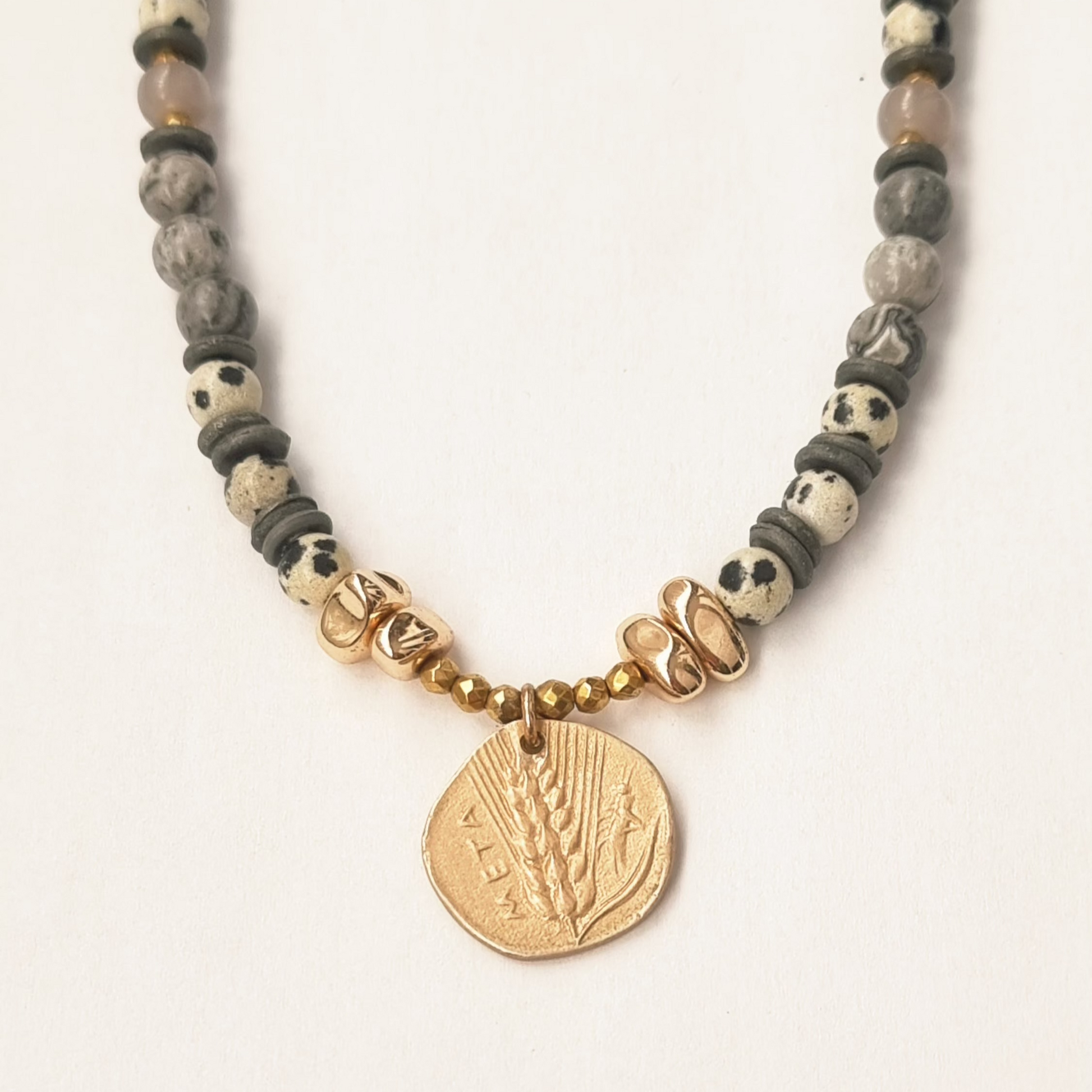 Collier Jaspe Dalmatien Labradorite Médaillon Or - Énergie Contrastée https://www.b-tao.be/