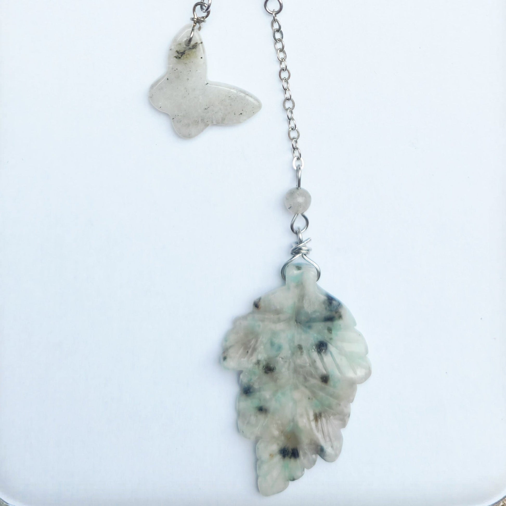 Collier "Feuille et mystère" https://www.b-tao.be/