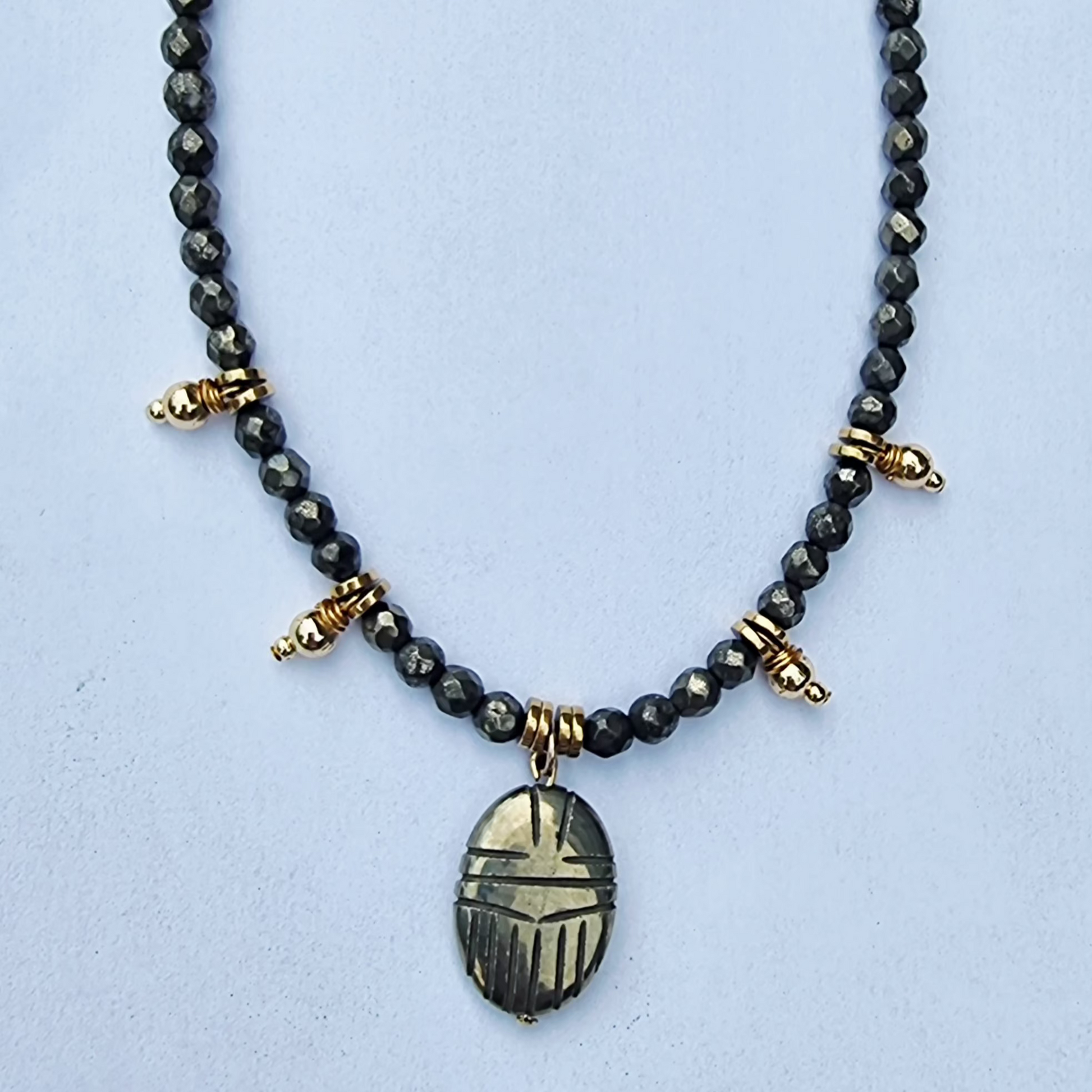 collier " Scarabée d'Or " https://www.b-tao.be/