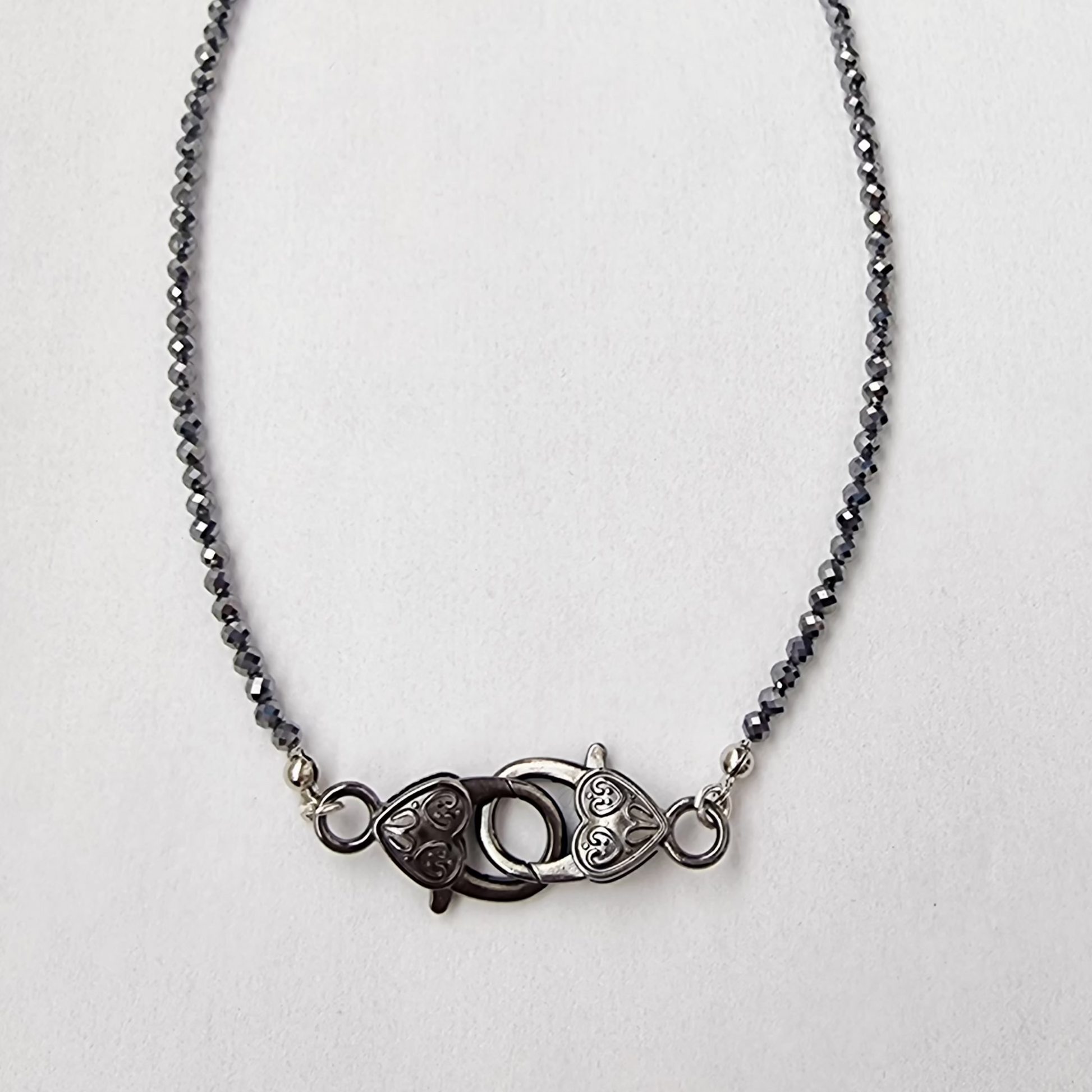 collier " Mahasiah Coeur d'Ombre " https://www.b-tao.be/