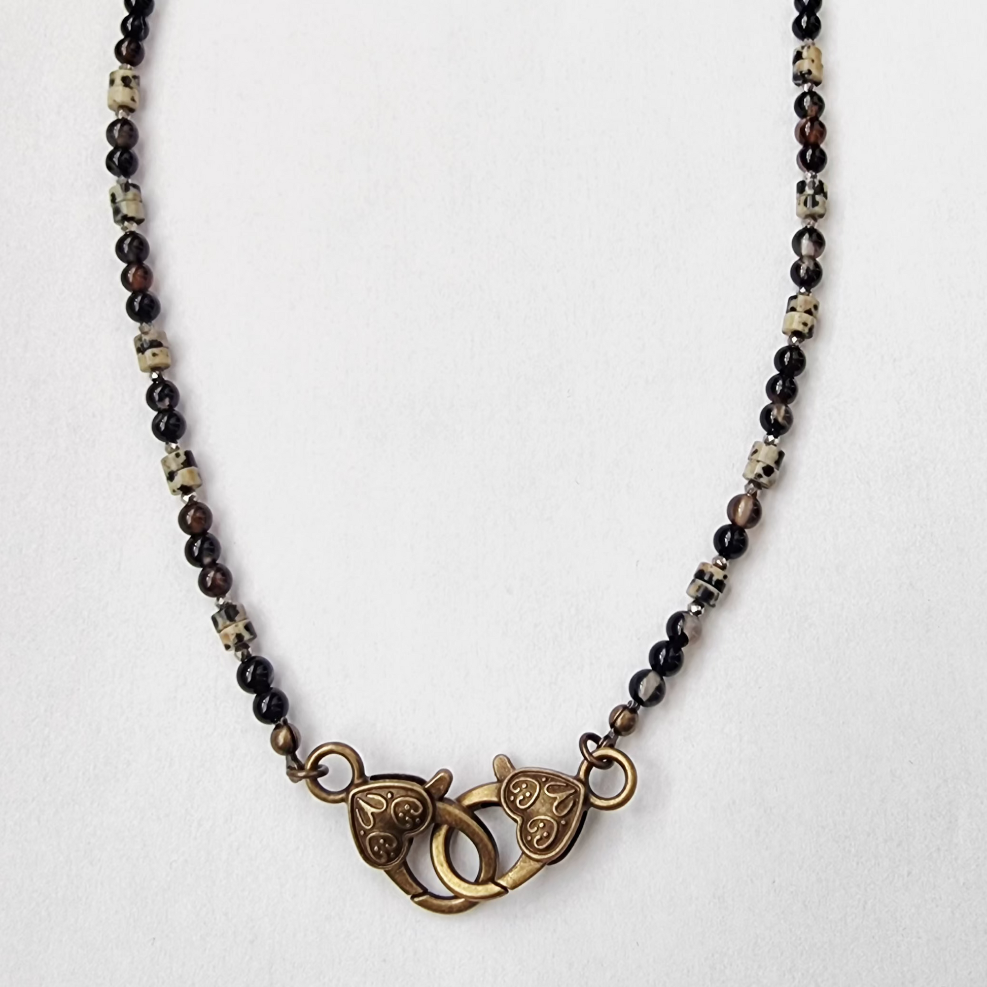 collier " Mahasiah Ombre Sacrée " https://www.b-tao.be/