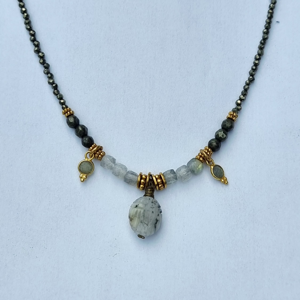 collier " https://www.b-tao.be/