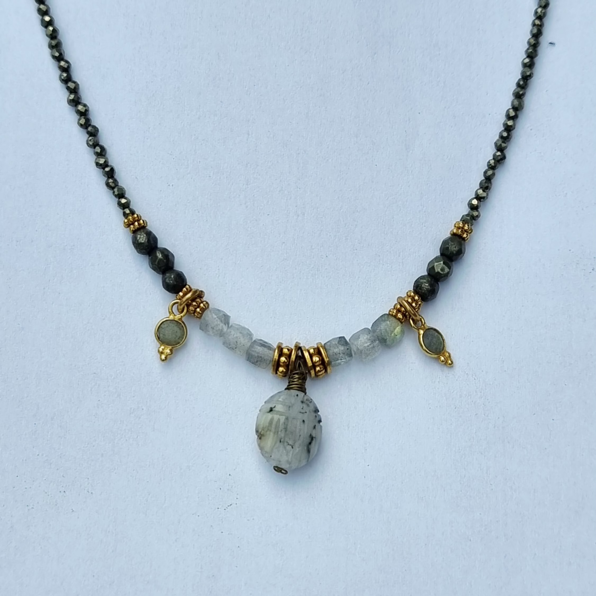 collier " https://www.b-tao.be/