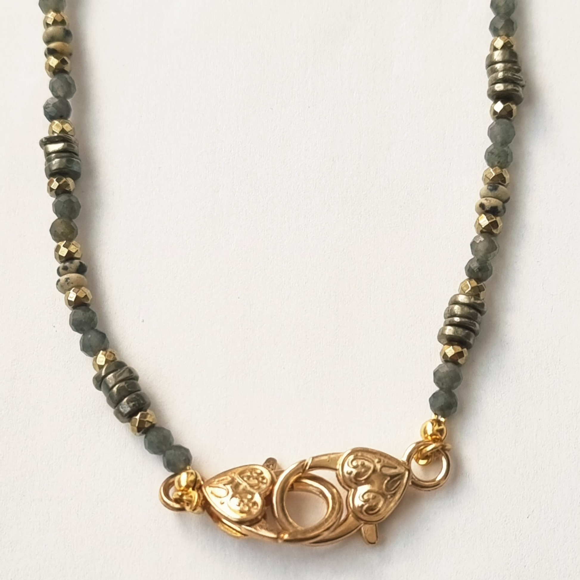 Collier "Ombres et Lumière" https://www.b-tao.be/
