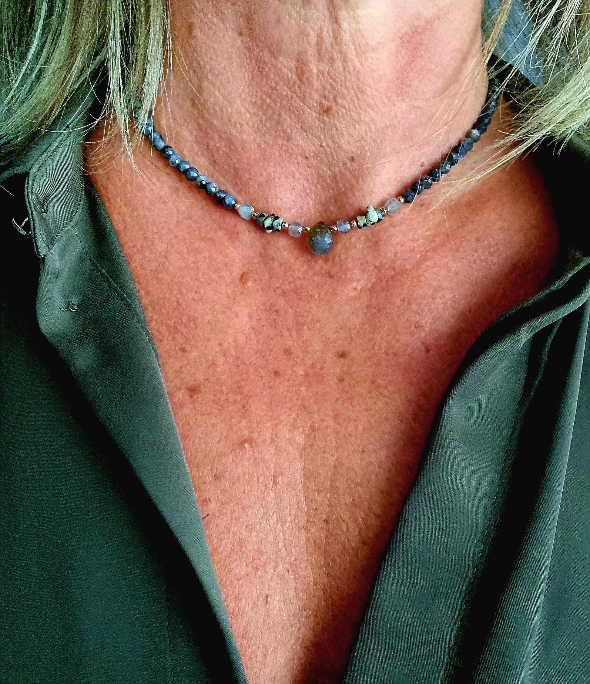 collier " Larmes de Pierre " https://www.b-tao.be/