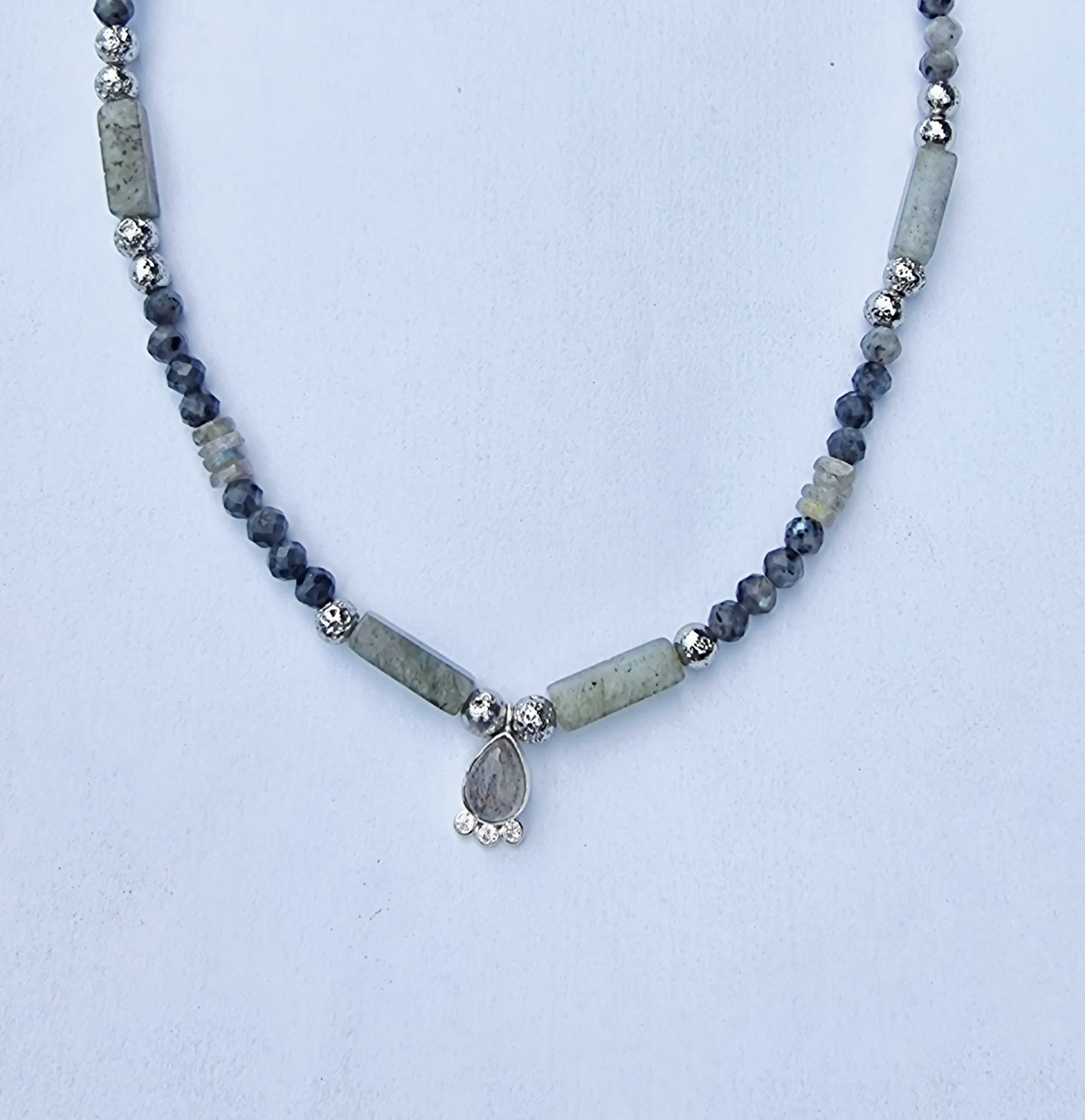 collier "Ombre & Lumière" https://www.b-tao.be/