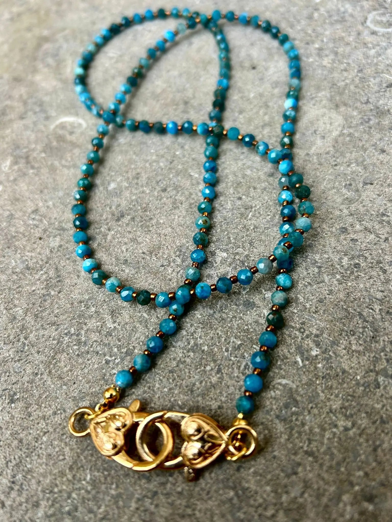 Collier "Mahasiah" https://www.b-tao.be/