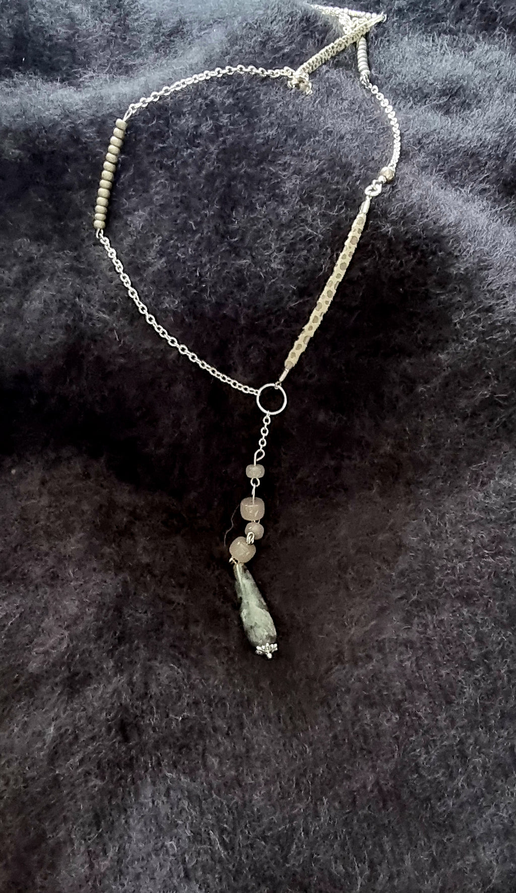 Sautoir Labradorite Moonstone Horizon Gris https://www.b-tao.be/