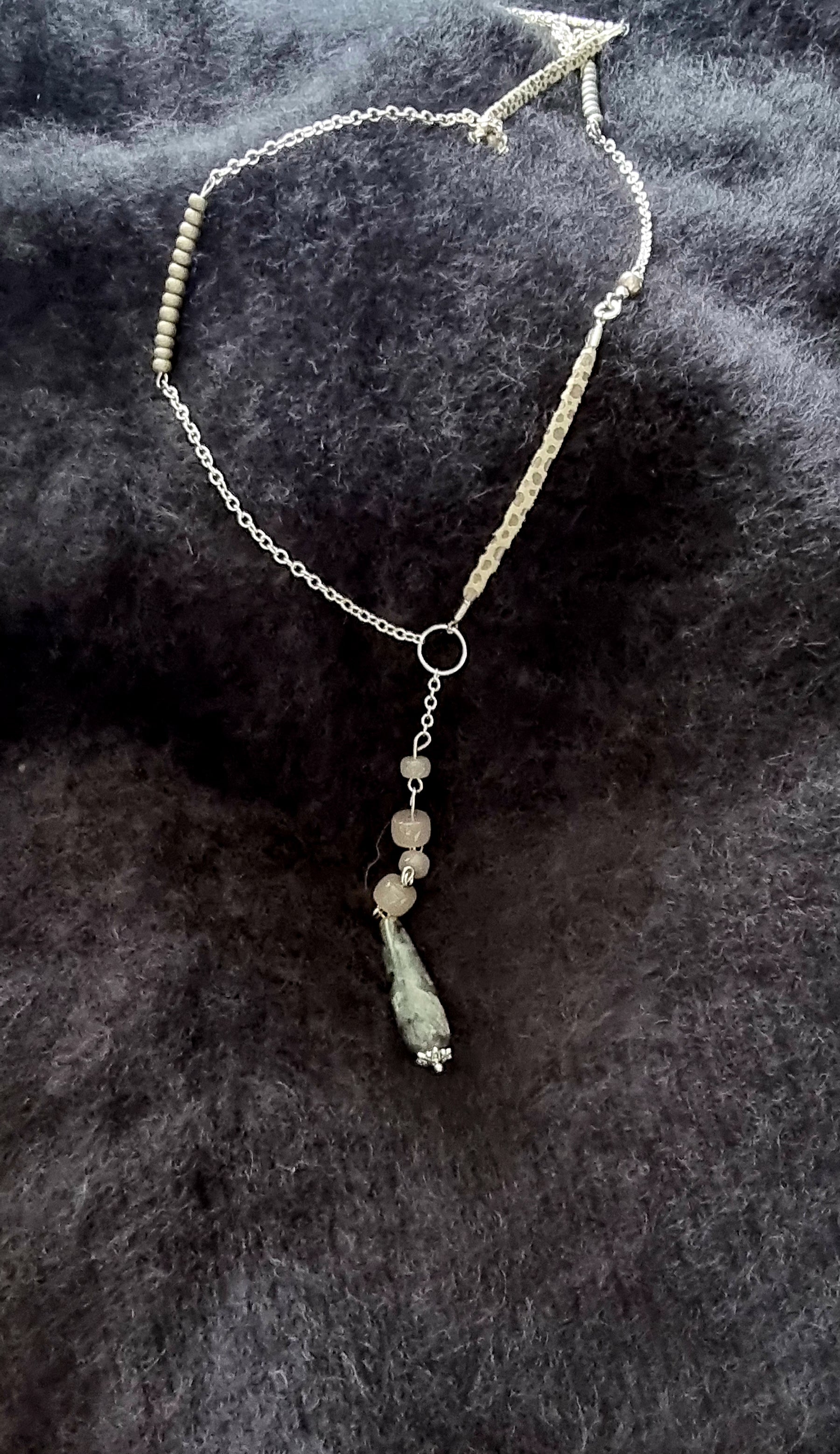 Sautoir Labradorite Moonstone Horizon Gris https://www.b-tao.be/