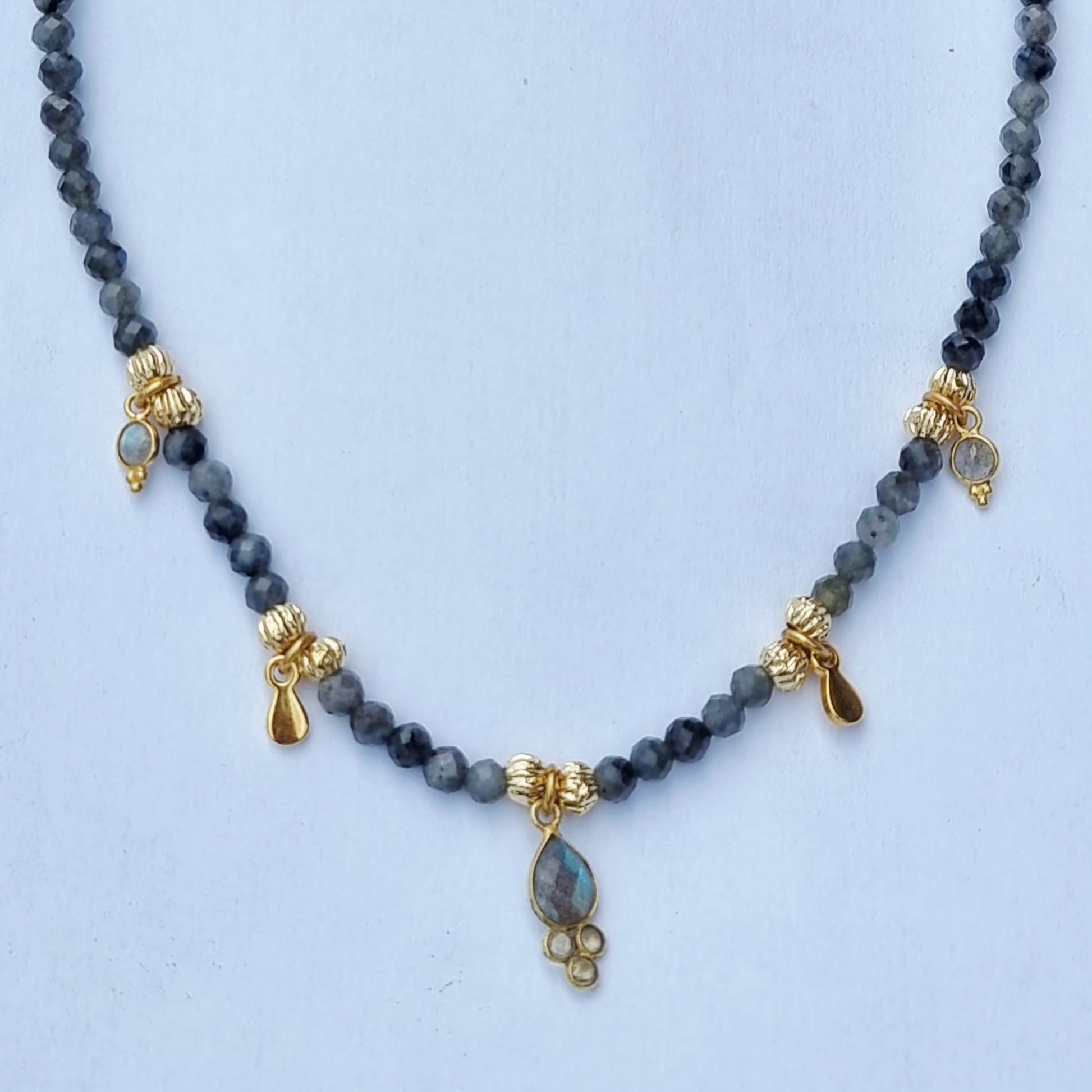 collier " Larmes Dorées " https://www.b-tao.be/