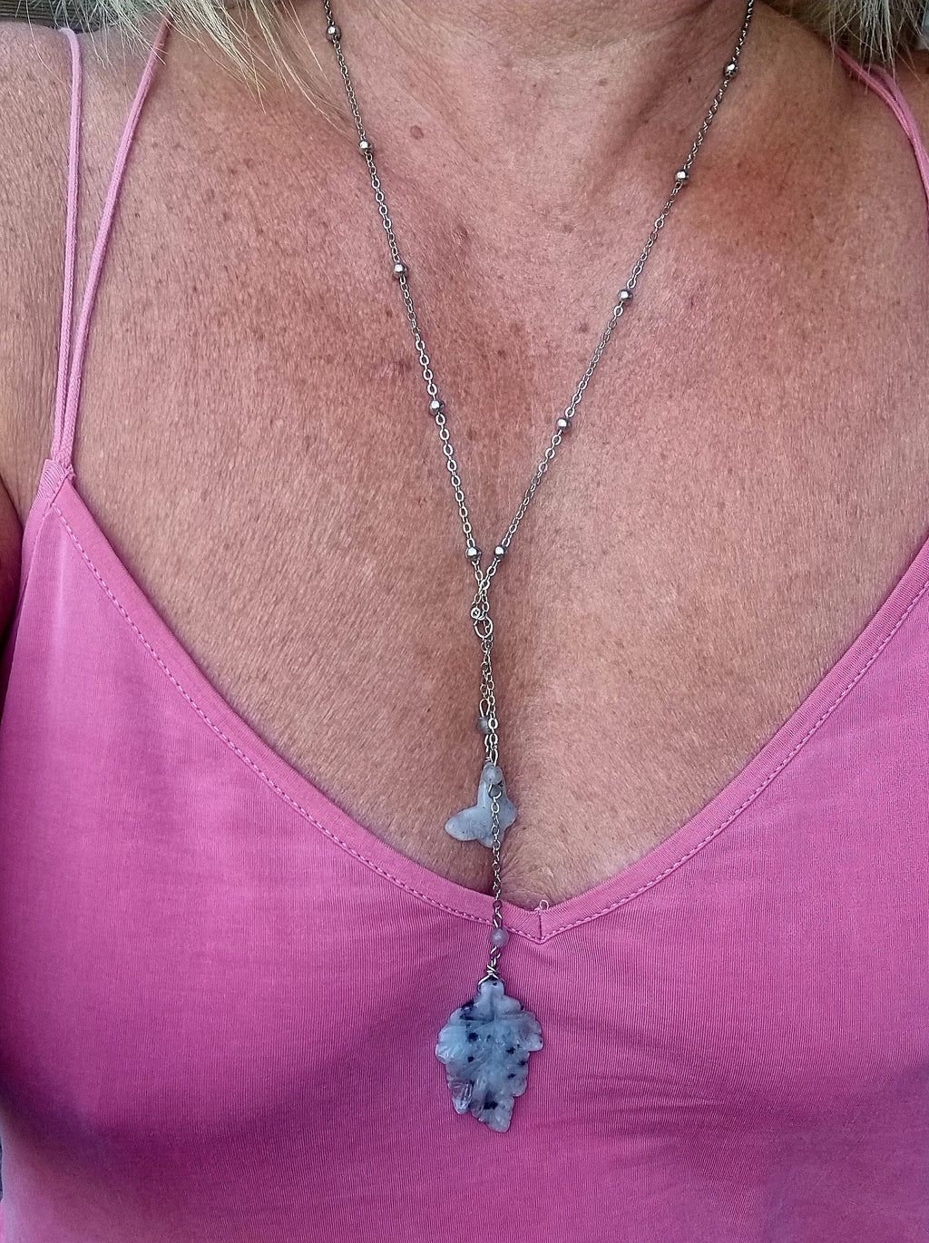 Collier "Feuille et mystère" https://www.b-tao.be/