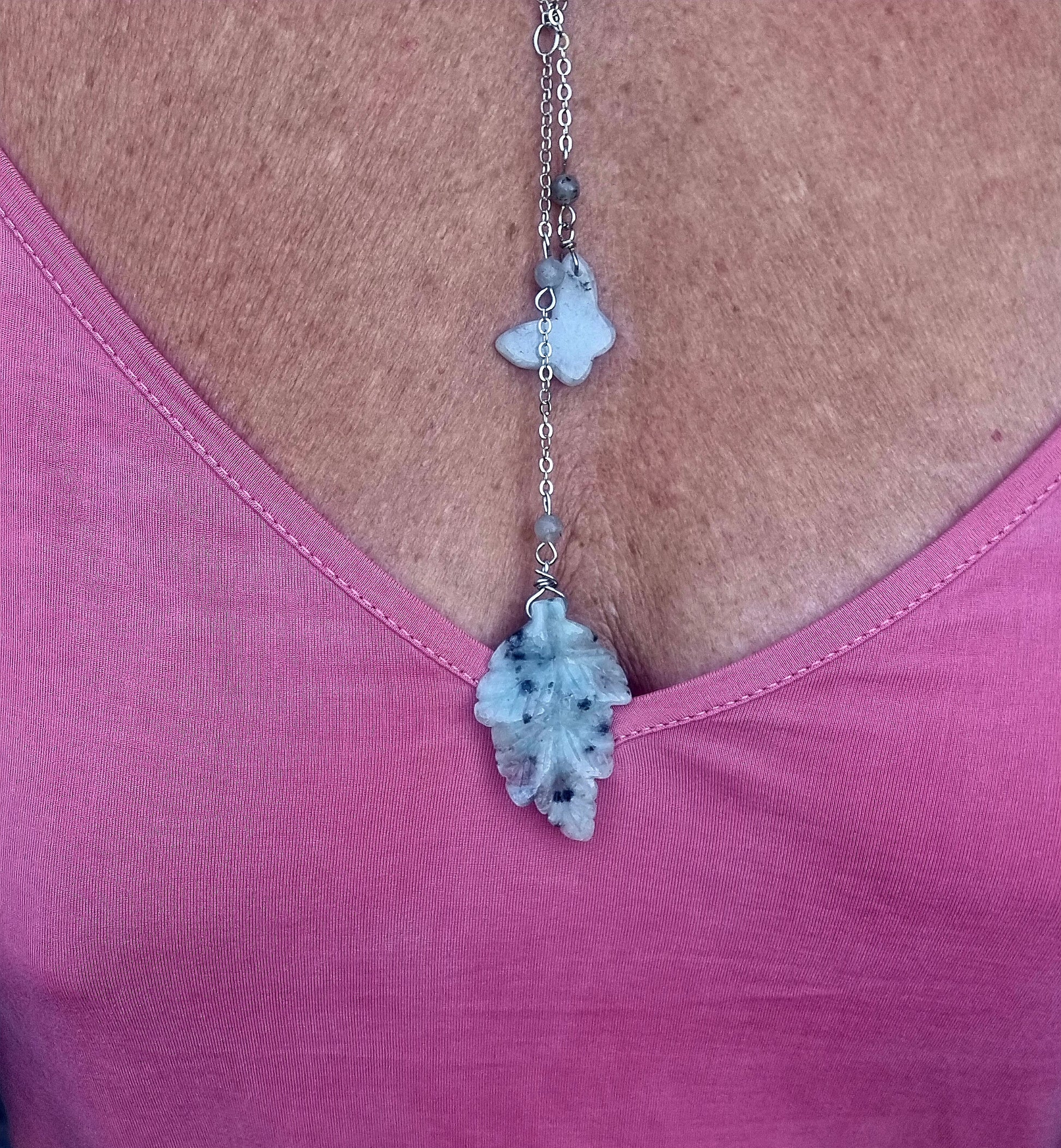 Collier "Feuille et mystère" https://www.b-tao.be/