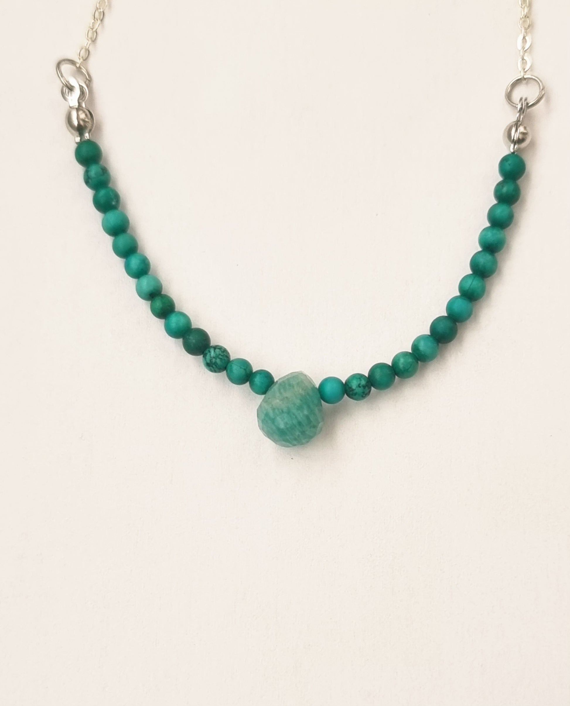 Collier Turquoise Goutte Sculptée - Fraîcheur Plaqué Argent https://www.b-tao.be/