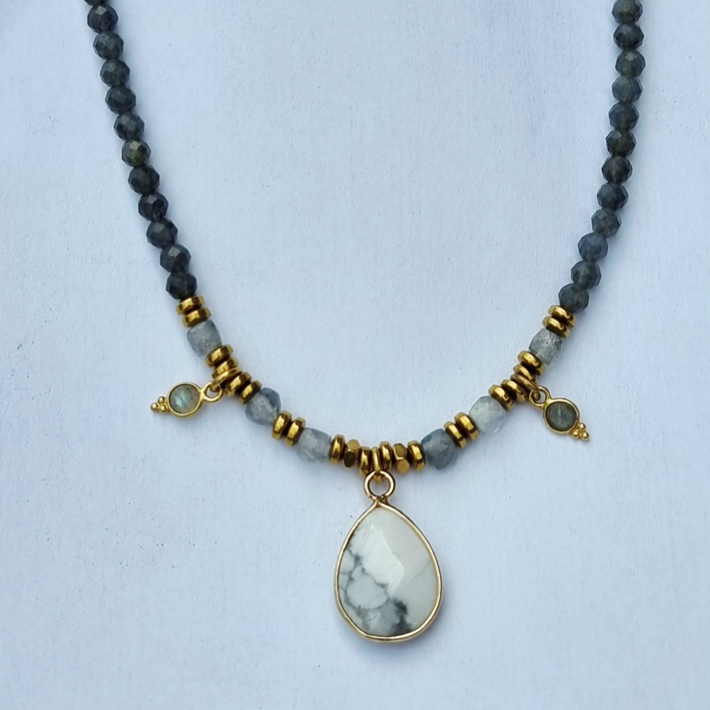 collier "Ombre et Pureté" https://www.b-tao.be/