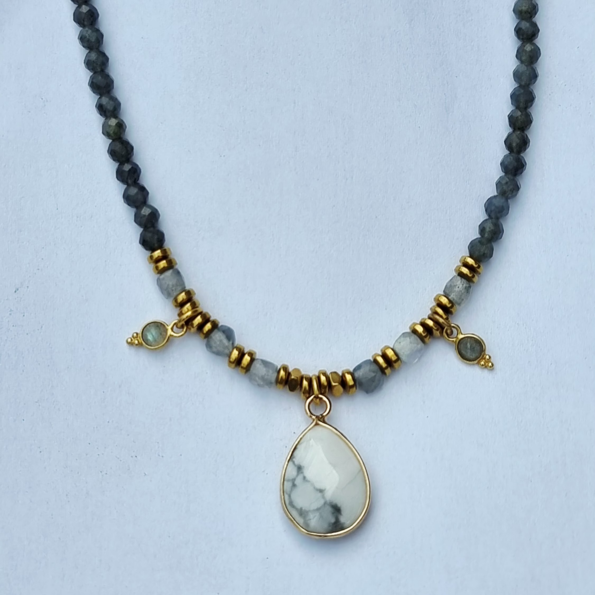 collier "Ombre et Pureté" https://www.b-tao.be/