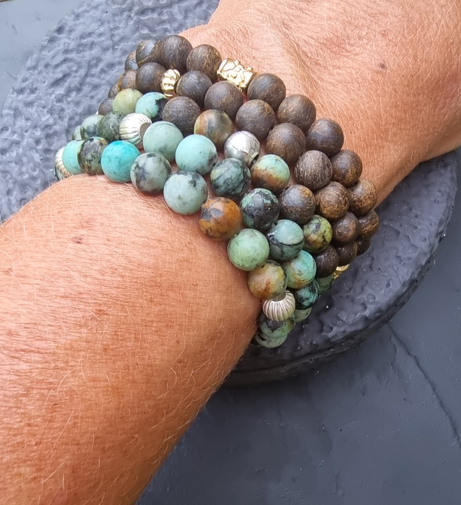 Bracelet Double Tour Perles Brun Gris Argent Ébène - Minimalisme Puissant https://www.b-tao.be/