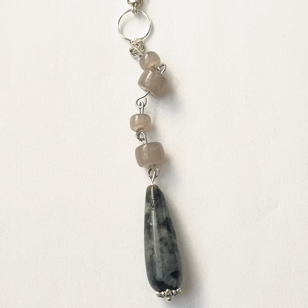 Sautoir Labradorite Moonstone Horizon Gris https://www.b-tao.be/