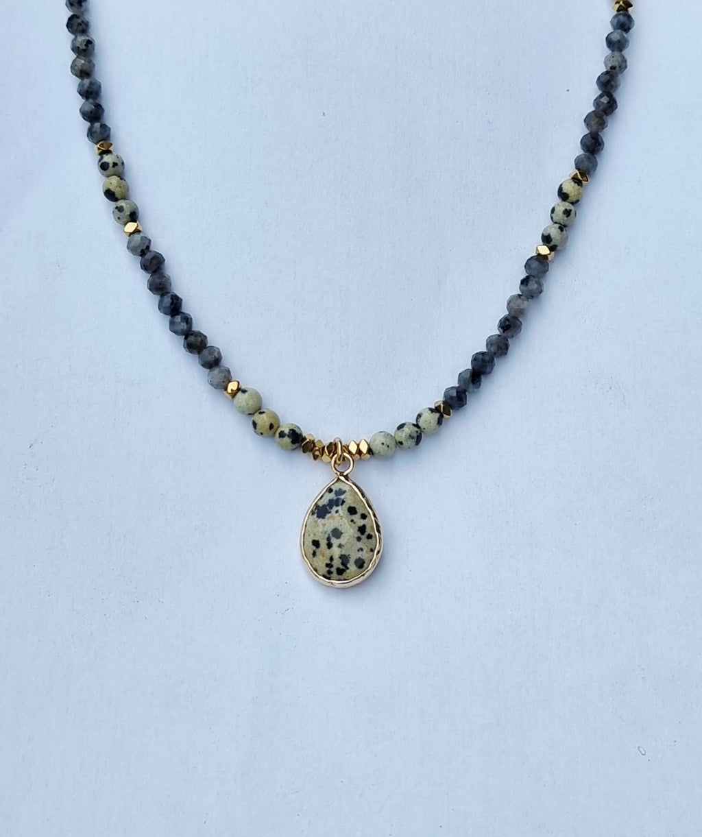 collier " https://www.b-tao.be/