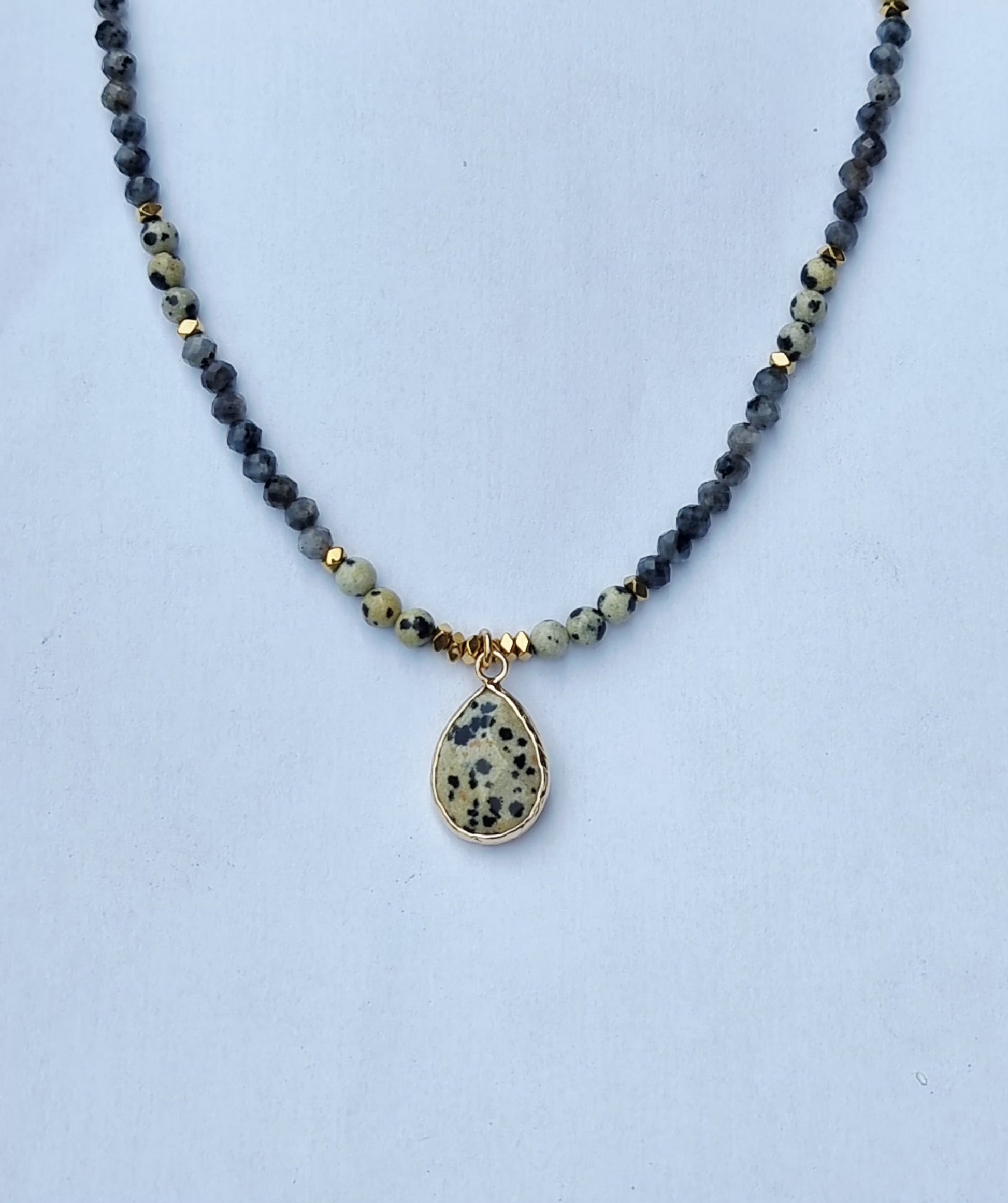 collier " https://www.b-tao.be/