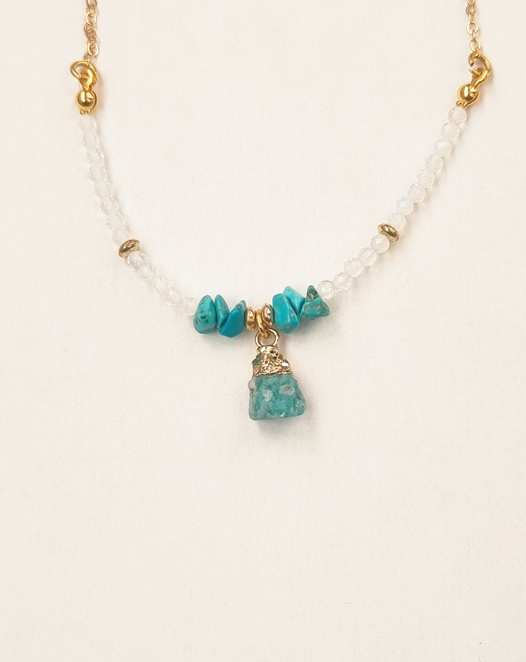 Collier Opale Turquoise Amazonite - Éclat Bleuté Plaqué Or https://www.b-tao.be/