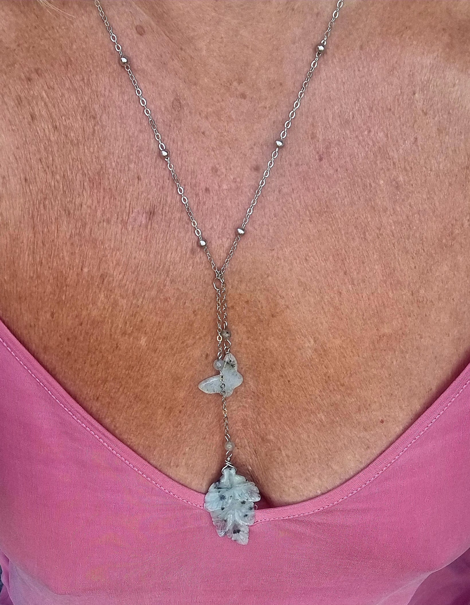 Collier "Feuille et mystère" https://www.b-tao.be/