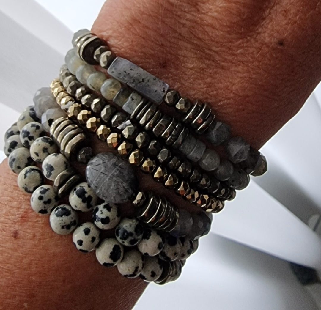 Bracelet Jaspe Dalmatien Harmonie Tacheté - Double Tour Élastiqué https://www.b-tao.be/